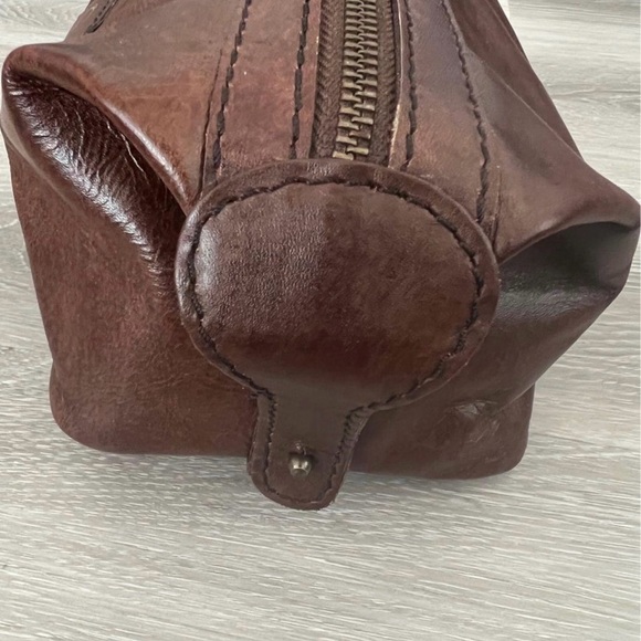 Pottery barn saddle leather toiletry case with initial S - Picture 2 of 6